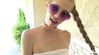 Skinny babe meets guy online for anal sex