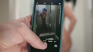 Step son catches Reagan Foxx in the shower - Brazzers